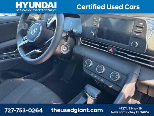 2024 Hyundai ELANTRA SE