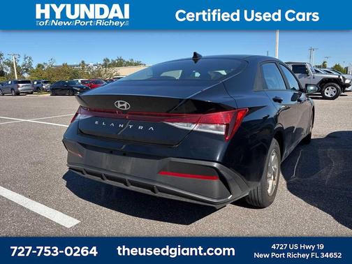 2024 Hyundai ELANTRA SE