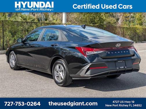 2024 Hyundai ELANTRA SE
