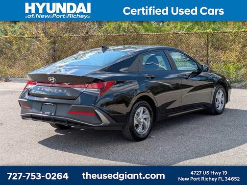 2024 Hyundai ELANTRA SE