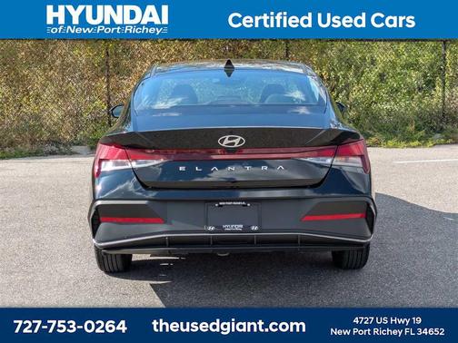 2024 Hyundai ELANTRA SE