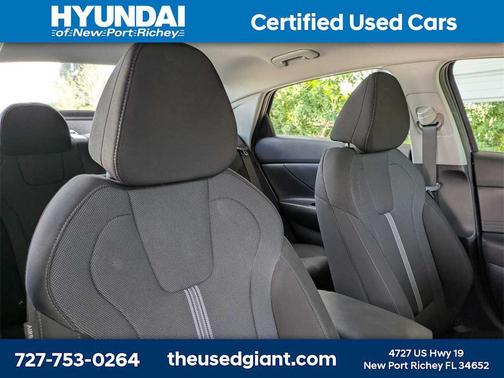 2024 Hyundai ELANTRA SE