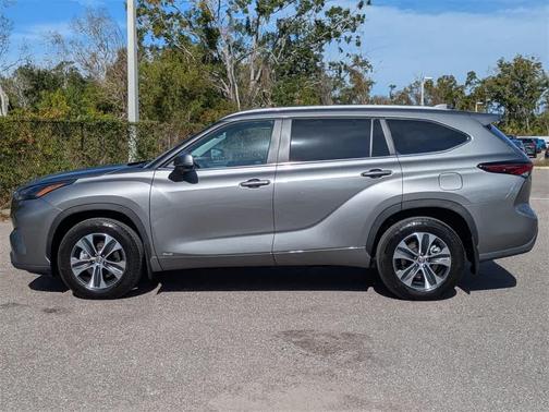 2025 Toyota Highlander Hybrid XLE