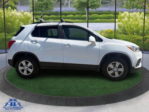 Summit White 2017 Chevrolet Trax LT
