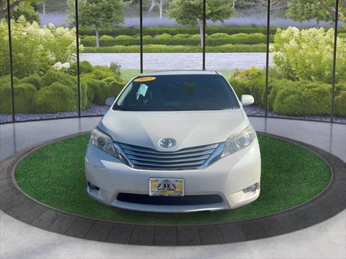 2013 Toyota Sienna XLE