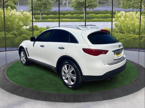 2014 INFINITI QX70 Base