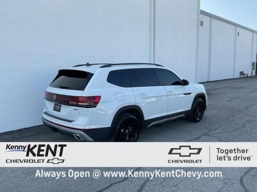 2024 Volkswagen Atlas 2.0T SE w/Technology 4MOTION