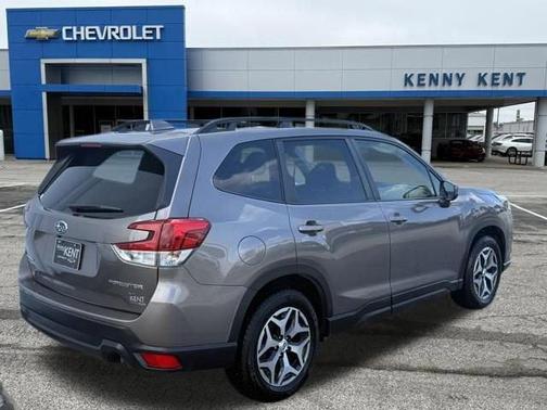 Brilliant Bronze Metallic 2023 Subaru Forester Premium
