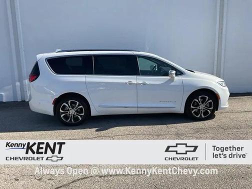 2022 Chrysler Pacifica L