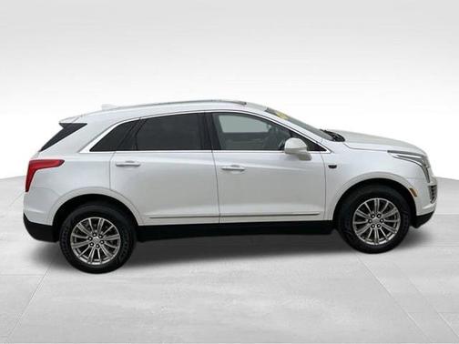Crystal White Tricoat 2017 Cadillac XT5 Luxury