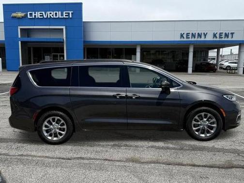 Granite Crystal Metallic Clearcoat 2022 Chrysler Pacifica Touring L