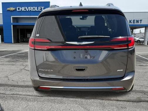 Granite Crystal Metallic Clearcoat 2022 Chrysler Pacifica Touring L