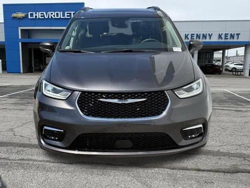 Granite Crystal Metallic Clearcoat 2022 Chrysler Pacifica Touring L