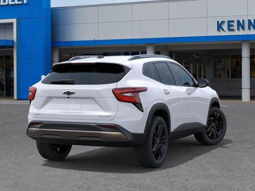 Summit White 2026 Chevrolet Trax FWD ACTIV