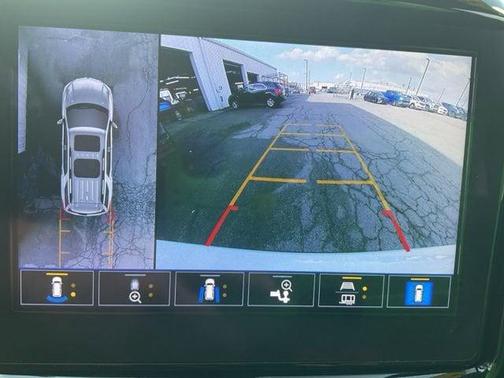 Summit White 2023 Chevrolet Traverse LT Cloth