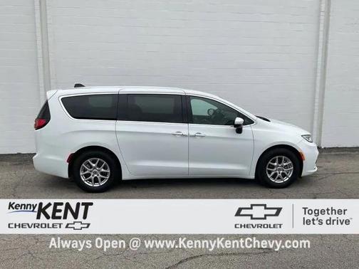 2023 Chrysler Pacifica Touring
