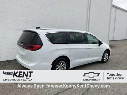 2023 Chrysler Pacifica Touring