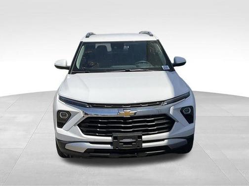 Summit White 2024 Chevrolet Trailblazer LT