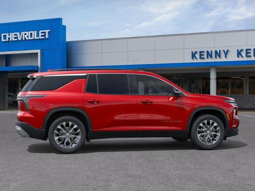 Radiant Red Tintcoat 2026 Chevrolet Traverse LT