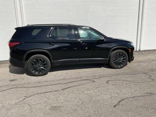 Mosaic Black Metallic 2024 Chevrolet Traverse RS
