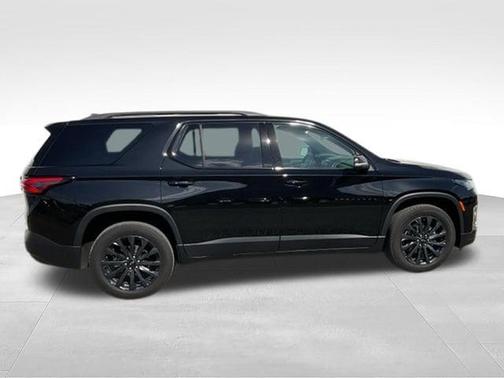 Mosaic Black Metallic 2024 Chevrolet Traverse RS