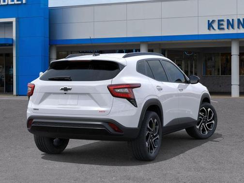 Summit White 2026 Chevrolet Trax FWD 2RS