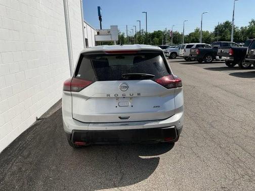 Brilliant Silver Metallic 2024 Nissan Rogue S