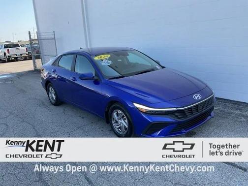 2024 Hyundai ELANTRA SE