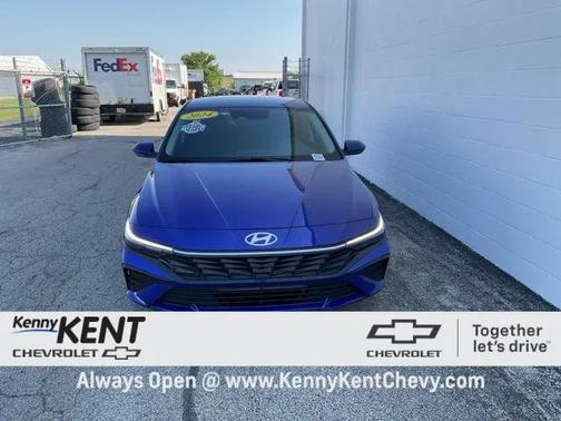 2024 Hyundai ELANTRA SE