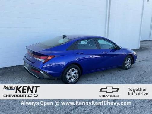 2024 Hyundai ELANTRA SE