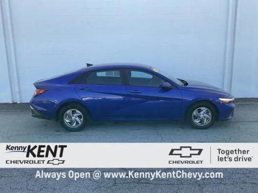 2024 Hyundai ELANTRA SE