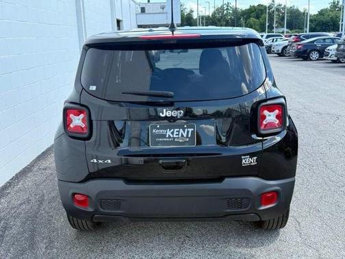 Black Clearcoat 2023 Jeep Renegade Latitude