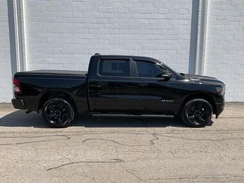 Diamond Black Crystal Pearlcoat 2019 RAM 1500 Big Horn