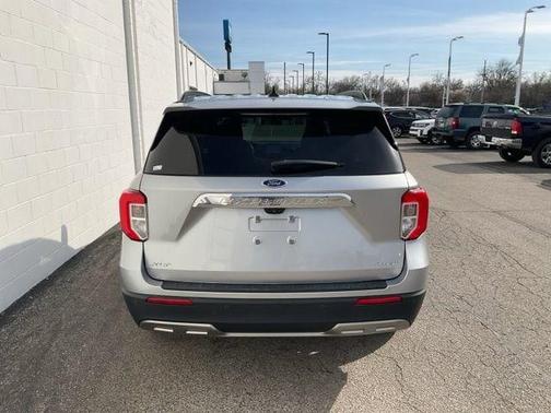 Iconic Silver Metallic 2021 Ford Explorer XLT