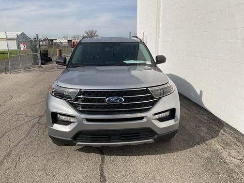 Iconic Silver Metallic 2021 Ford Explorer XLT