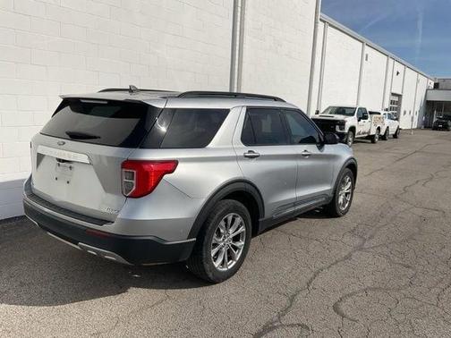 Iconic Silver Metallic 2021 Ford Explorer XLT