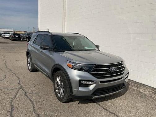 Iconic Silver Metallic 2021 Ford Explorer XLT