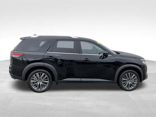 Super Black 2022 Nissan Pathfinder SL 4WD
