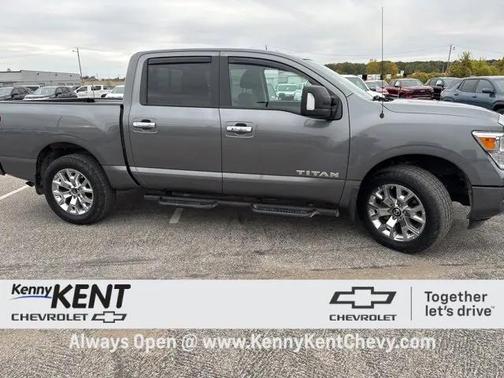 2021 Nissan Titan SV