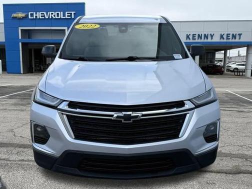 Silver Ice Metallic 2022 Chevrolet Traverse LS
