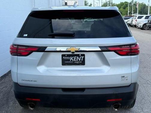 Silver Ice Metallic 2022 Chevrolet Traverse LS