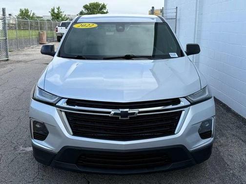 Silver Ice Metallic 2022 Chevrolet Traverse LS