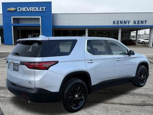 Silver Ice Metallic 2022 Chevrolet Traverse LS