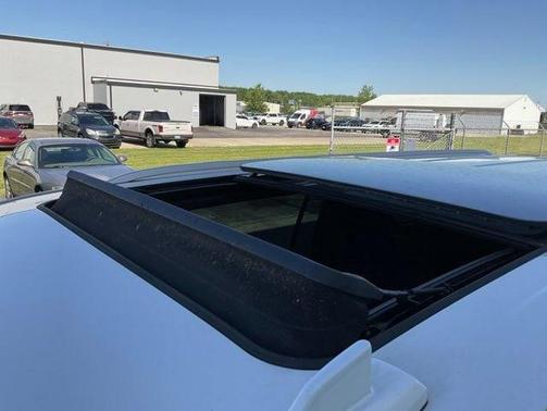 Iridescent Pearl Tricoat 2021 Chevrolet Suburban 4WD High Country