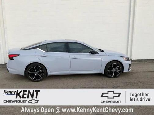 2023 Nissan Altima SR FWD