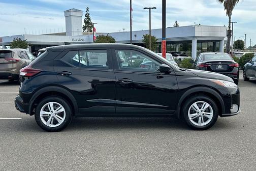 2025 Nissan Kicks S