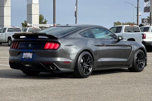 2017 Ford Shelby GT350 Base