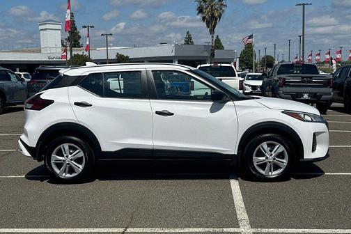 2025 Nissan Kicks S