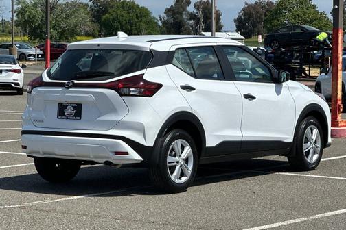 2025 Nissan Kicks S