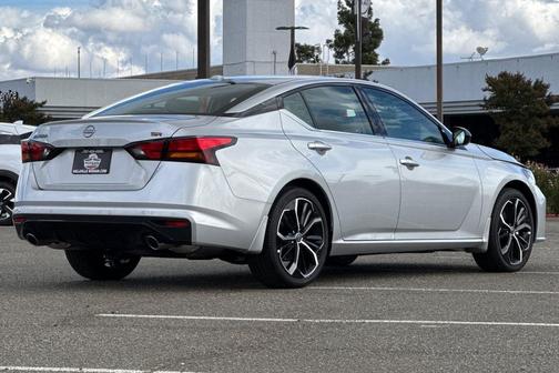 2025 Nissan Altima SR FWD